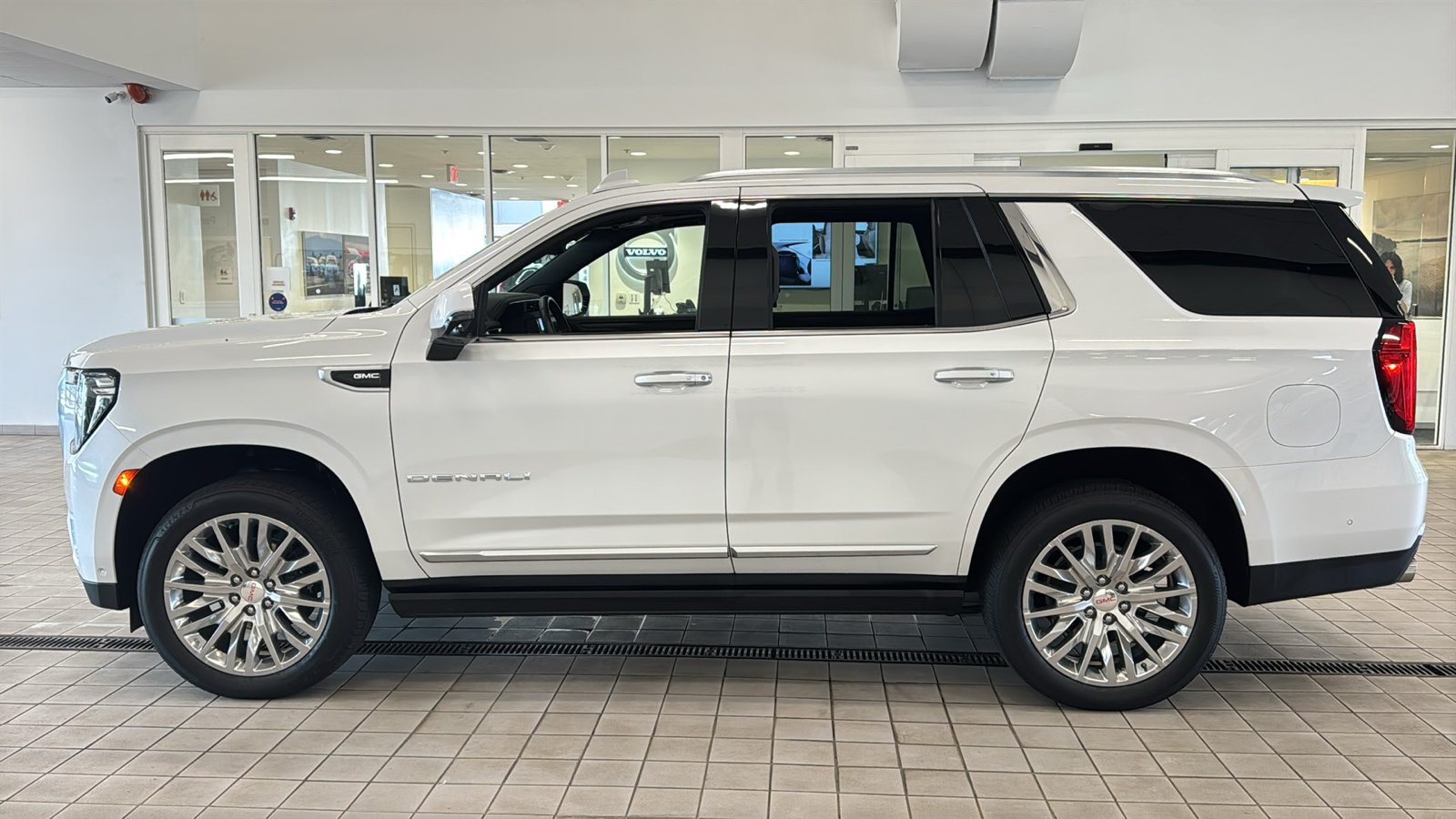 Used 2024 GMC Yukon Denali w/ Denali Reserve Package AWD/4WD image 8