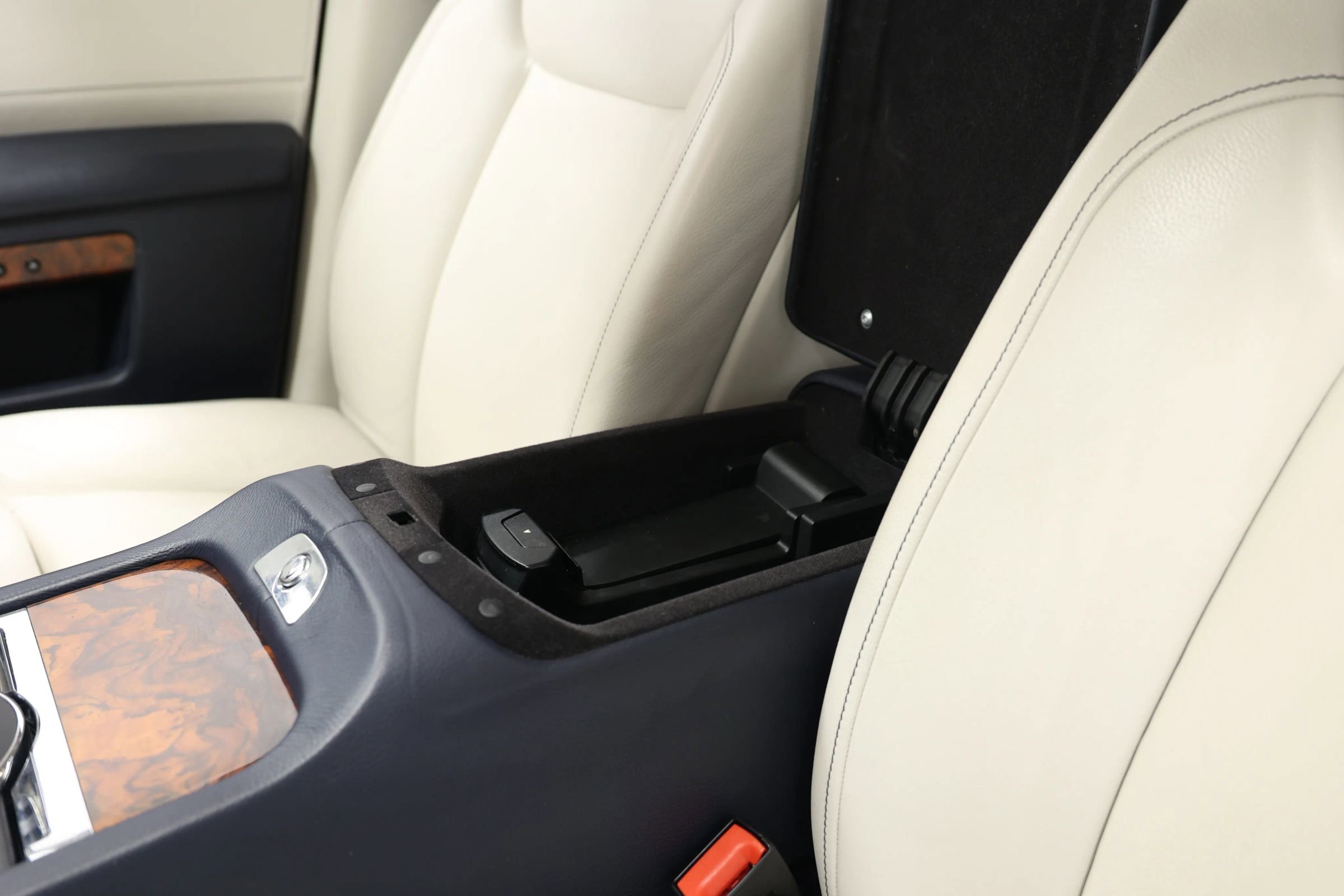Used 2015 Rolls-Royce Ghost image 43