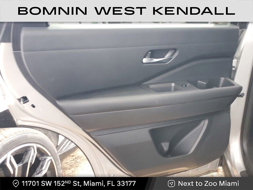 Used 2022 Nissan Pathfinder S image 11