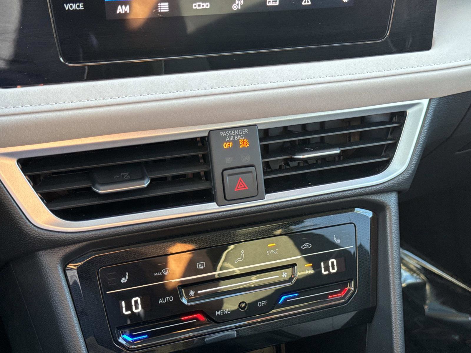 Certified 2025 Volkswagen Taos SE w/ Panoramic Sunroof Package image 22