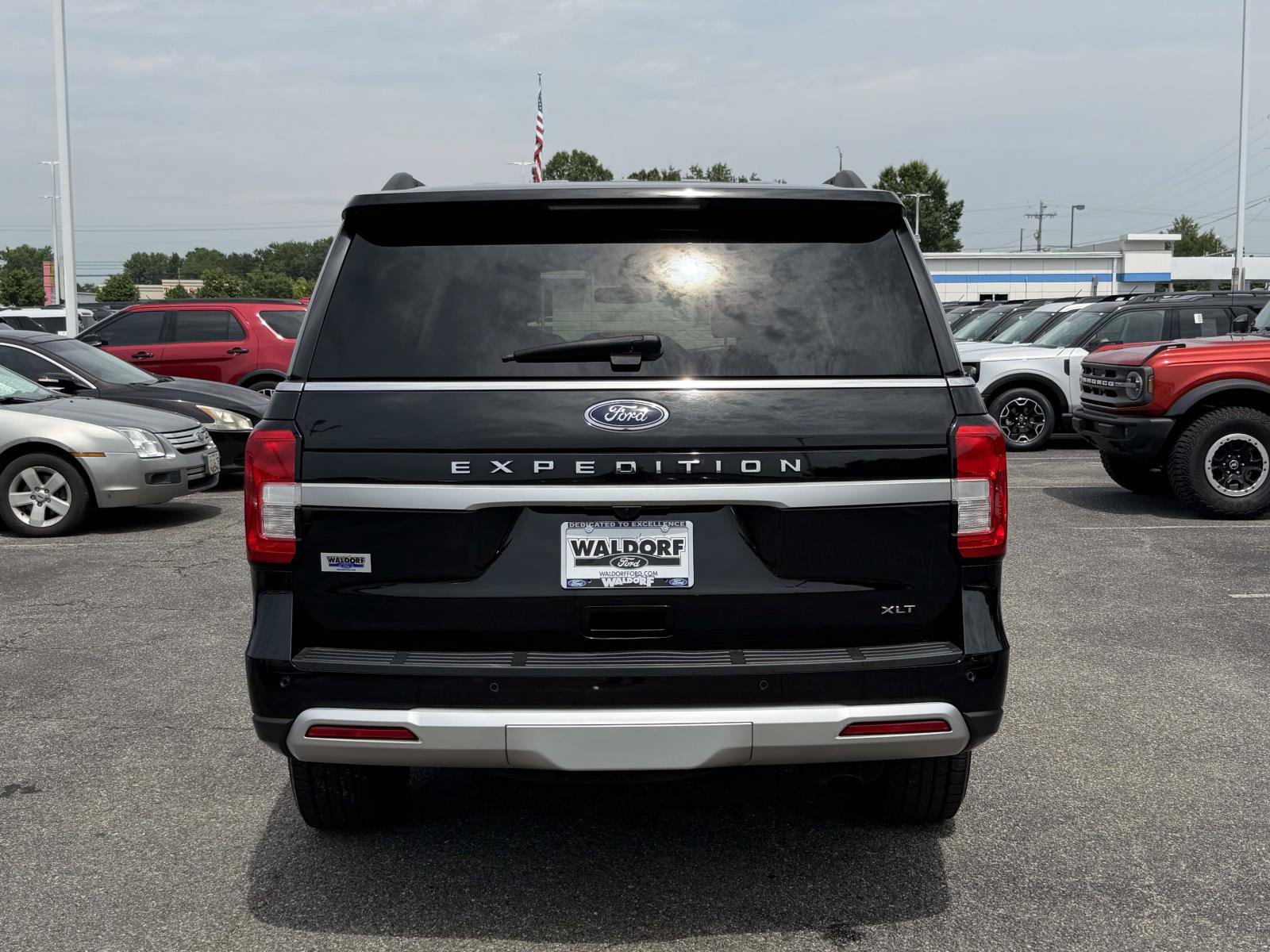 Used 2022 Ford Expedition XLT AWD/4WD image 3