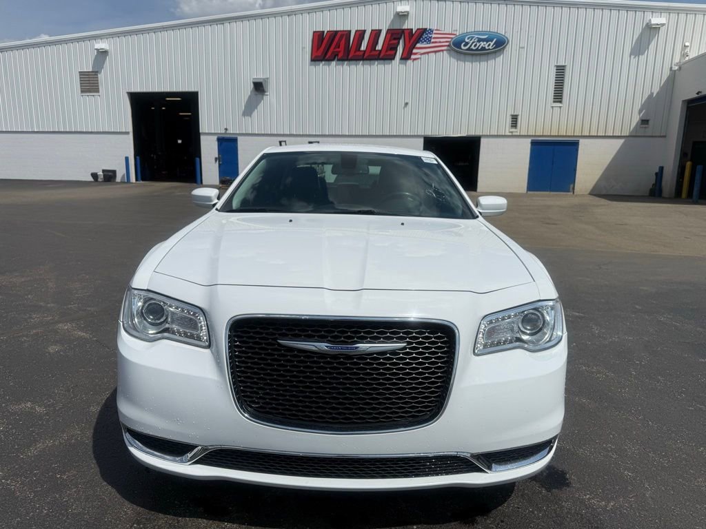 Used 2020 Chrysler 300 Touring L w/ Quick Order Package 2EF RWD image 8