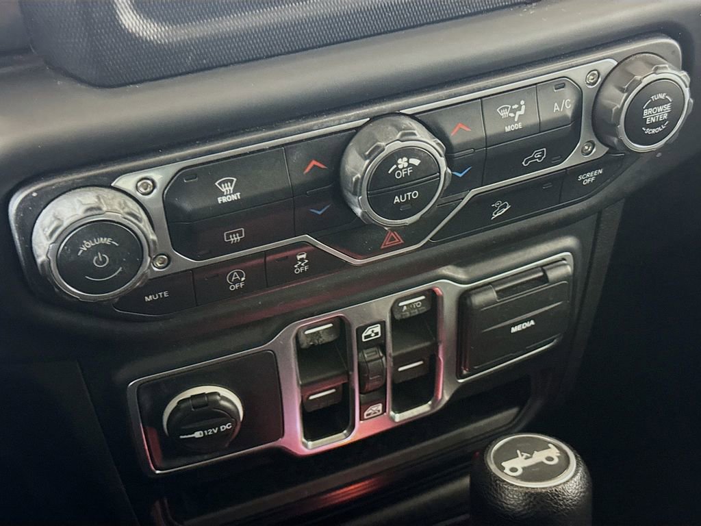 Used 2019 Jeep Wrangler Unlimited Sahara image 14