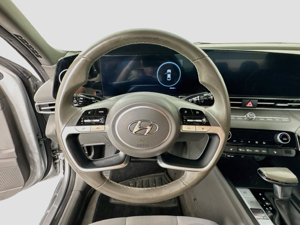 Used 2023 Hyundai Elantra SEL w/ Convenience Package FWD image 11