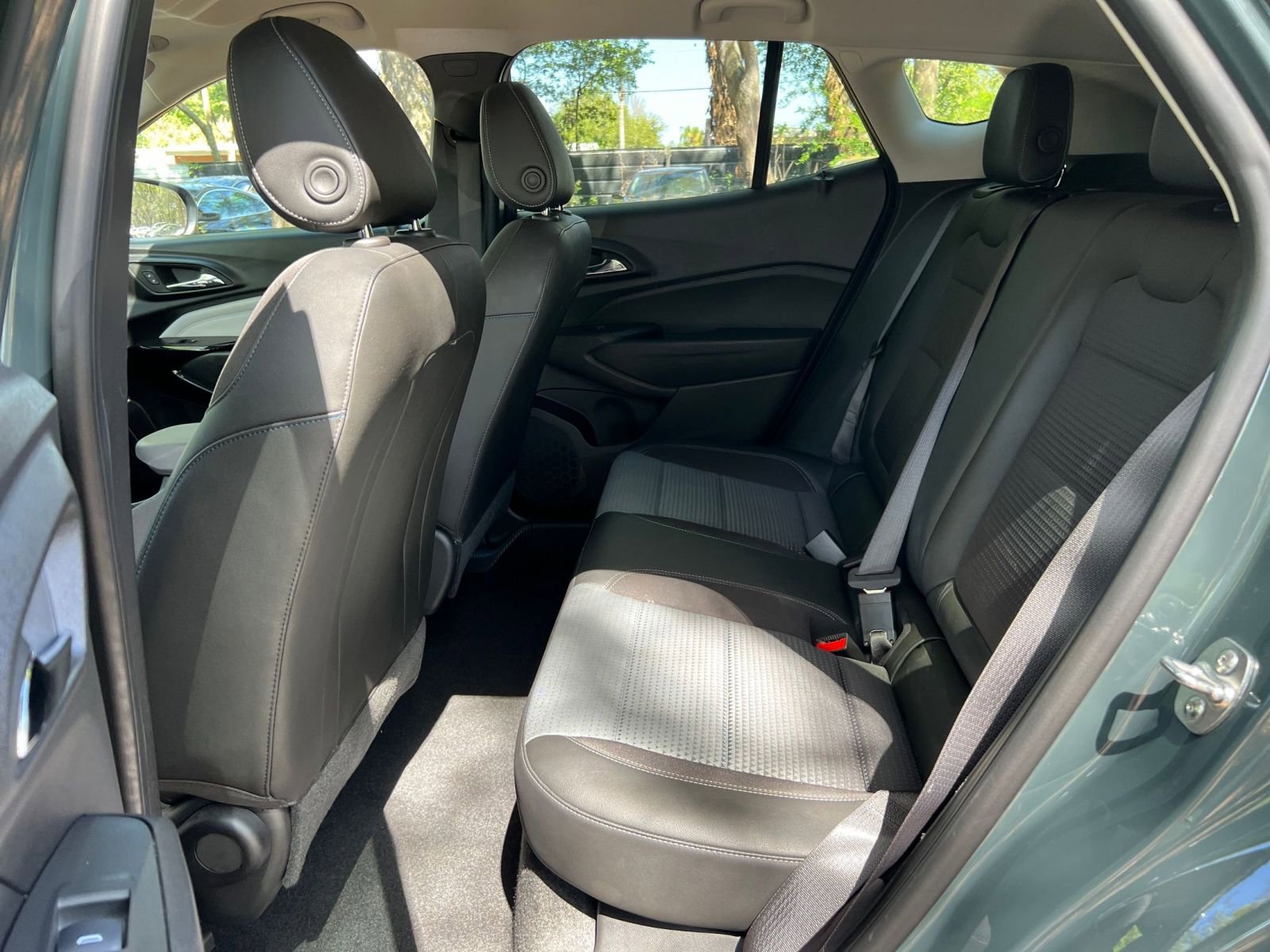 Used 2025 Chevrolet Trax LT w/ LT Convenience Package image 35