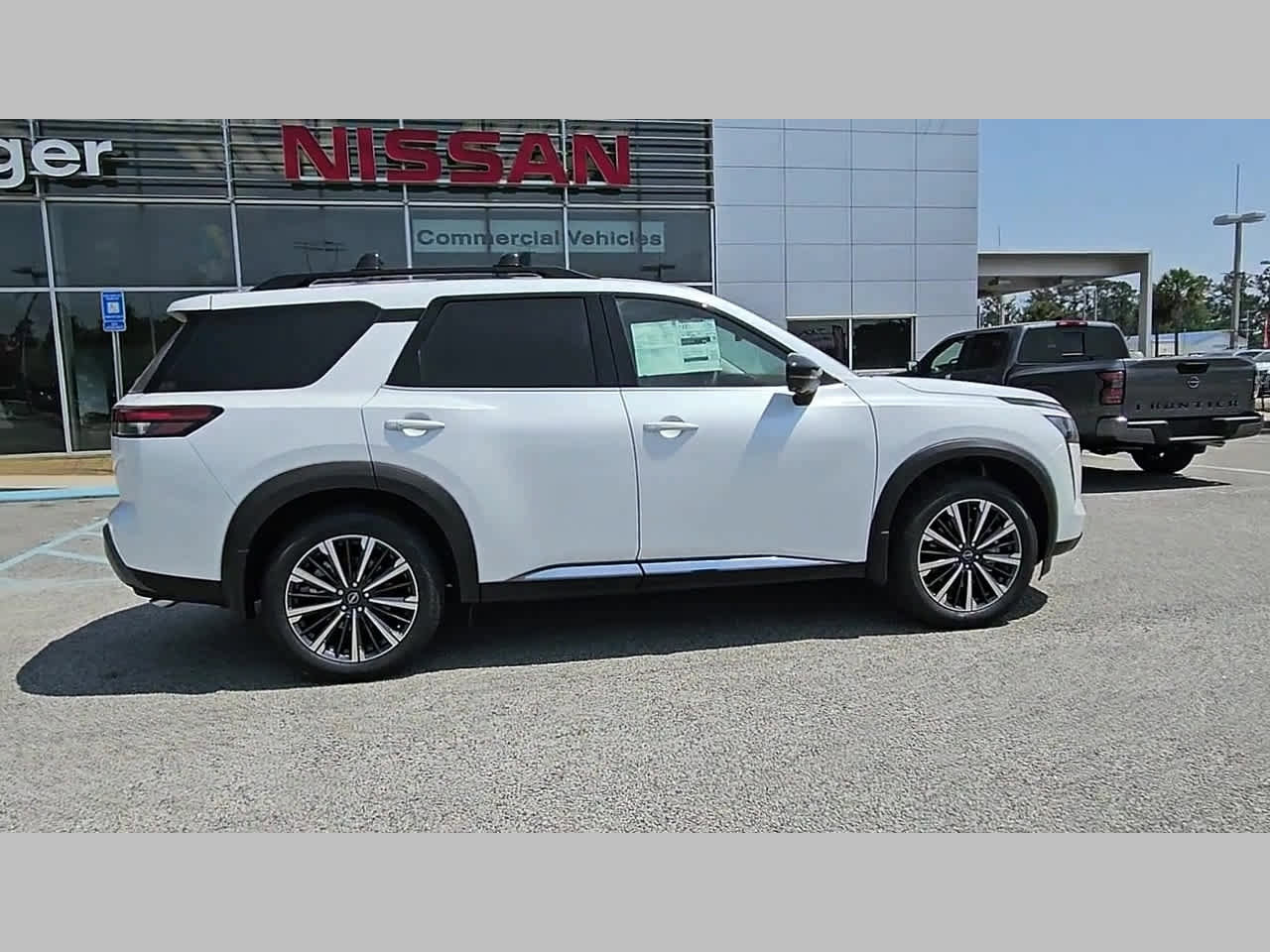 New 2026 Nissan Pathfinder Platinum FWD image 33