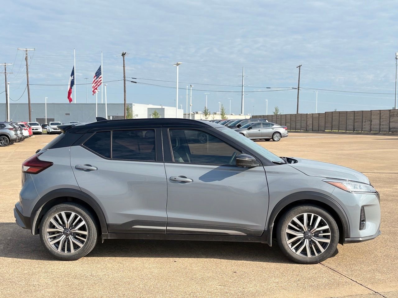 Certified 2023 Nissan Kicks SR w/ SR Premium Package FWD image 4