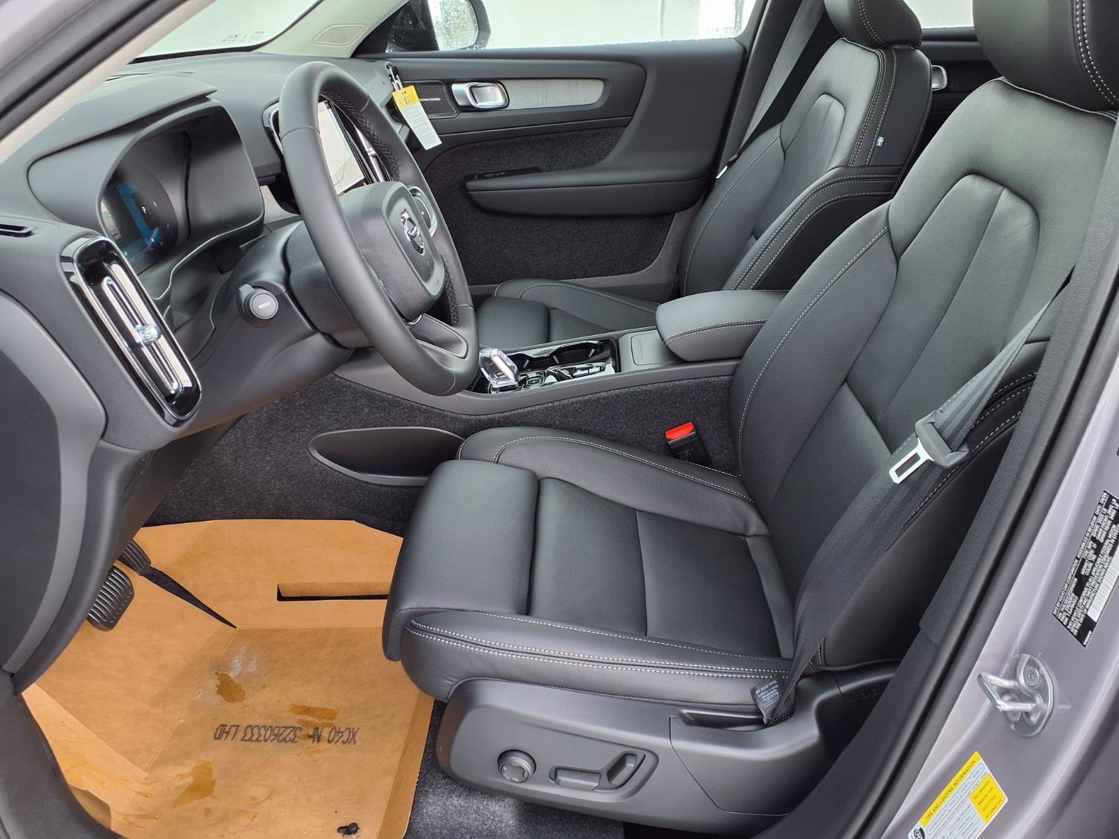 New 2026 Volvo XC40 B5 Plus w/ Climate Package AWD/4WD image 13