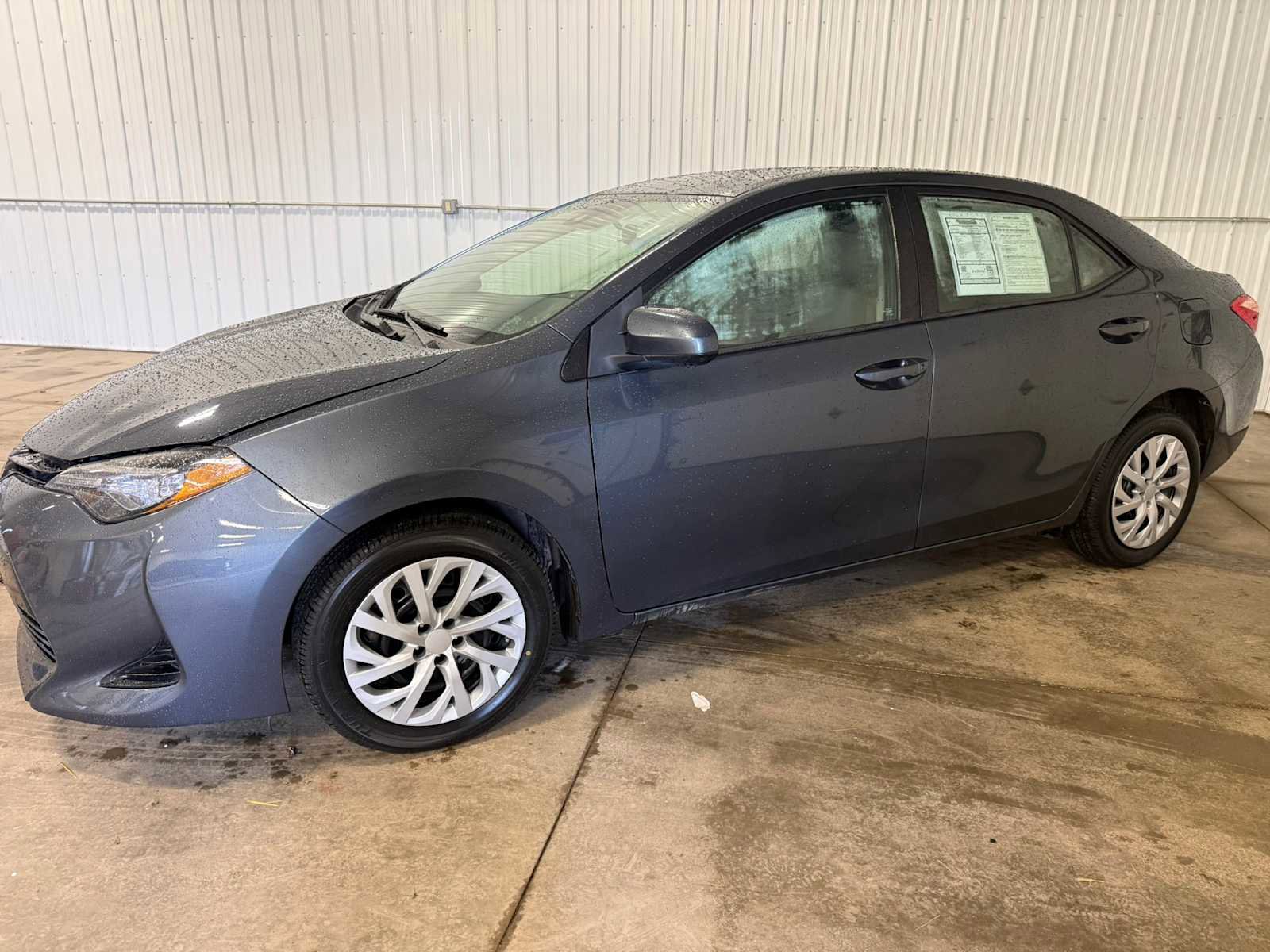 Used 2017 Toyota Corolla LE FWD image 2