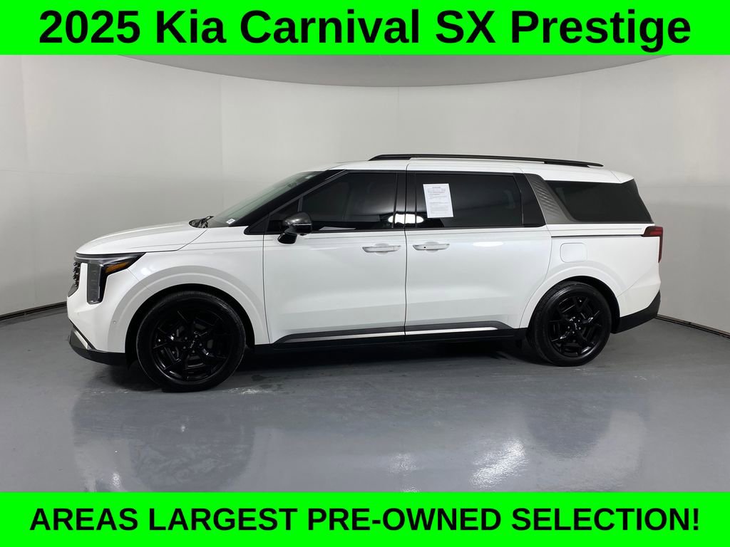 Used 2025 Kia Carnival SX Prestige image 3