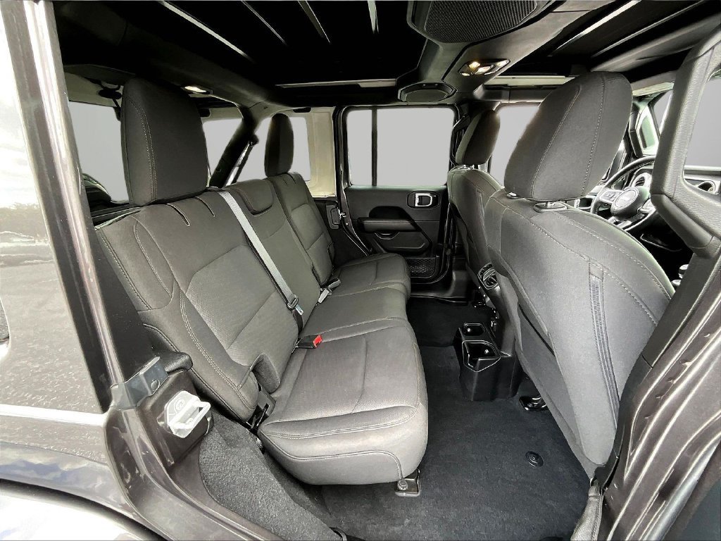 Used 2019 Jeep Wrangler Unlimited Sahara AWD/4WD image 28