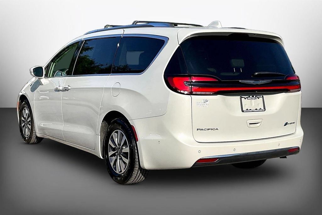 Used 2021 Chrysler Pacifica Touring-L w/ Uconnect Theater Family Group FWD image 4