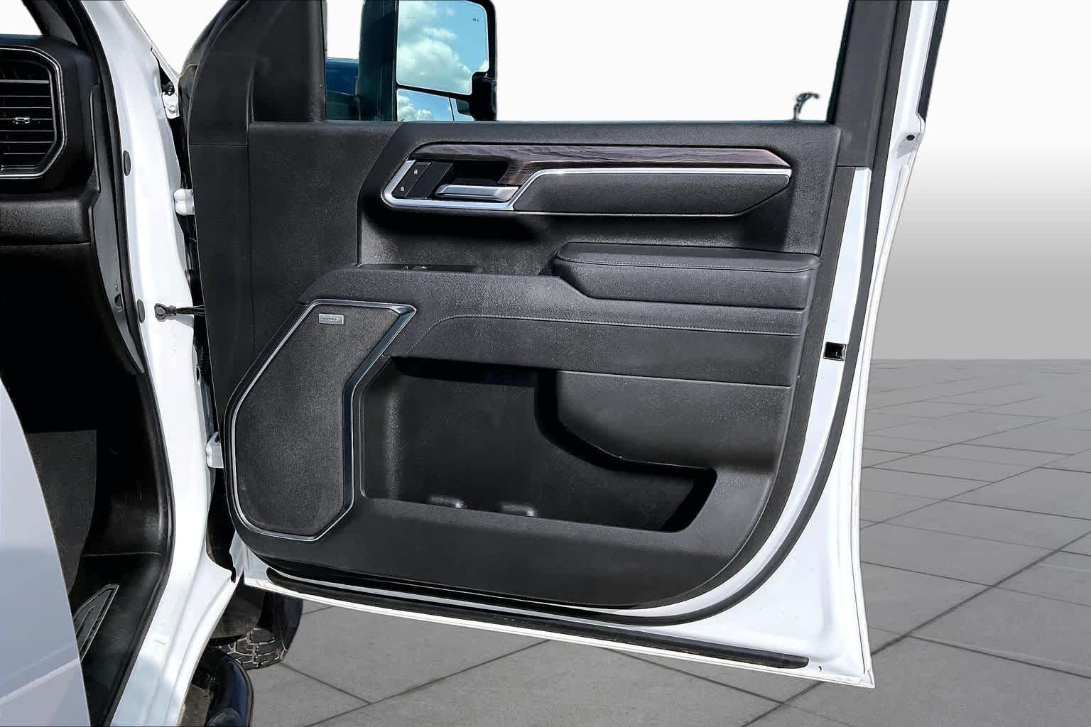 Certified 2025 Chevrolet Silverado 2500 LTZ w/ LTZ Convenience Package AWD/4WD image 22