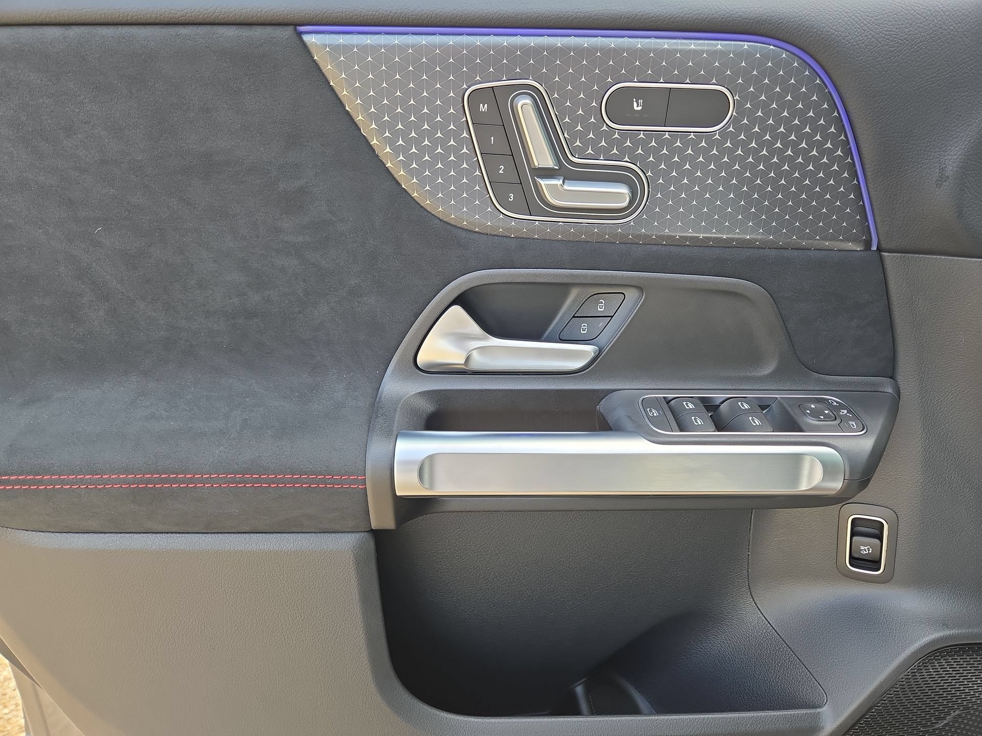 New 2026 Mercedes-Benz GLB 250 image 15