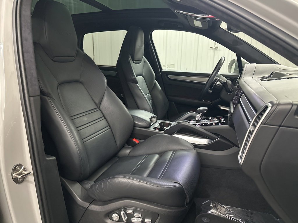 Used 2021 Porsche Cayenne Turbo image 45