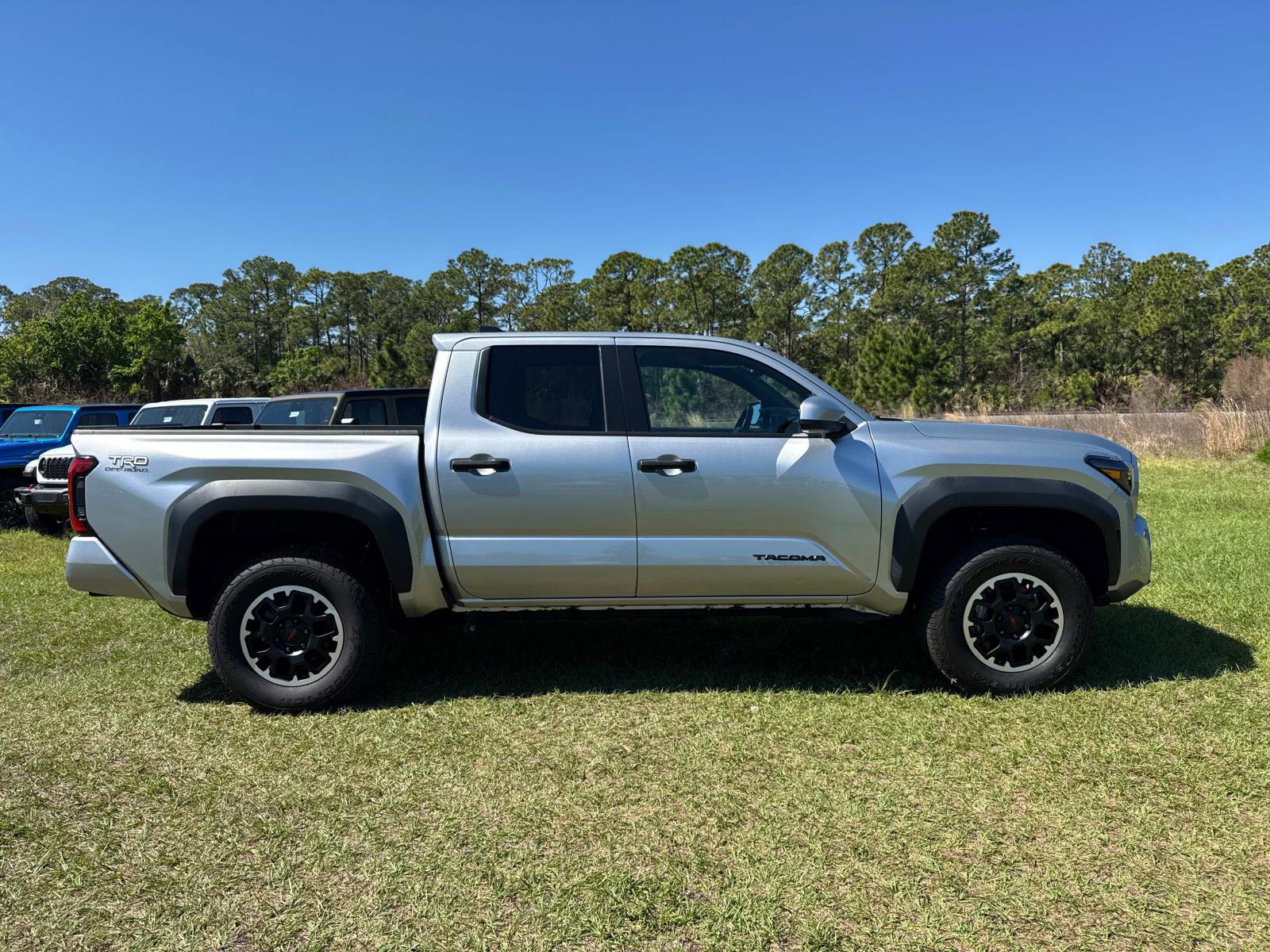 Used 2024 Toyota Tacoma TRD Off-Road image 2