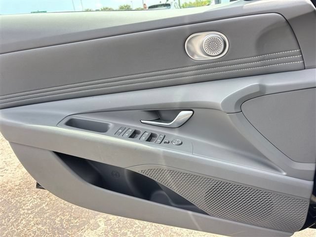 Used 2025 Hyundai Elantra Sport FWD image 14