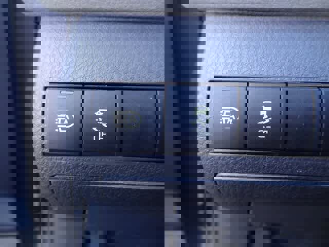 Used 2020 Toyota Camry LE w/ Convenience Package image 15