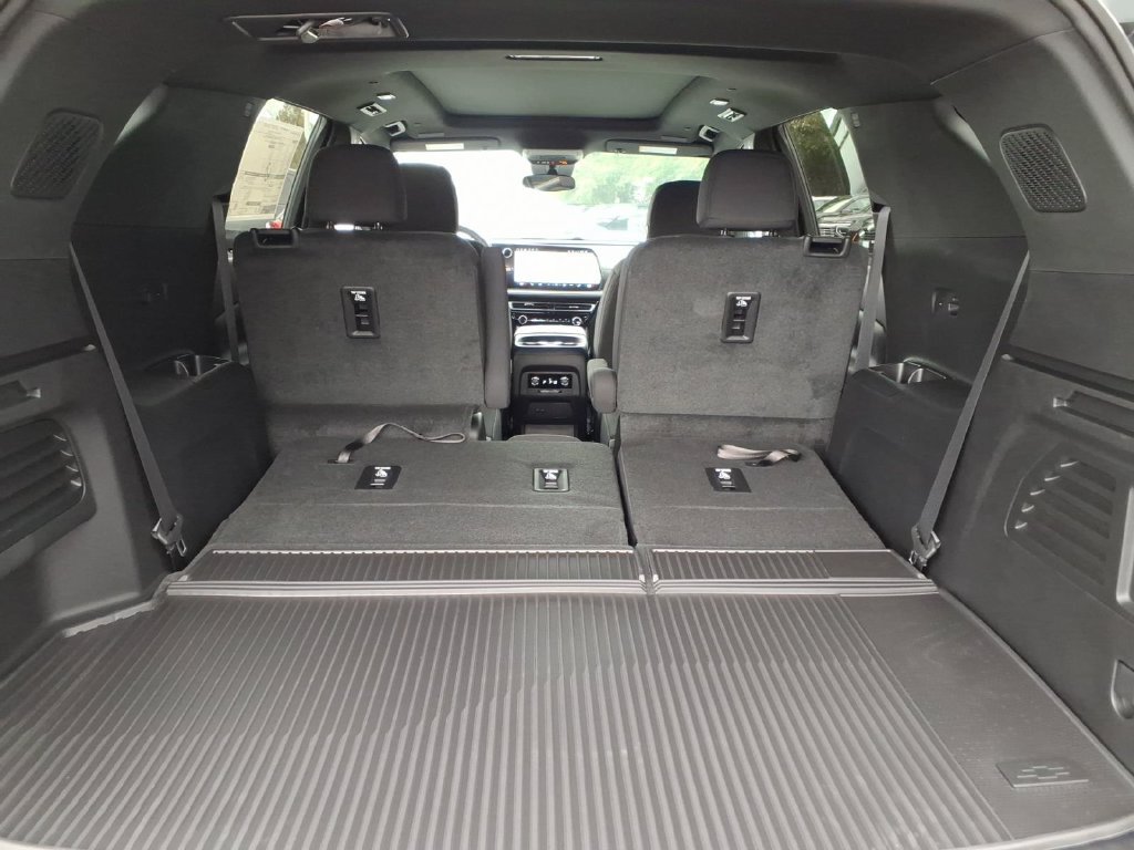 New 2027 Chevrolet Traverse LT w/ Sun and Wheel Package FWD image 19