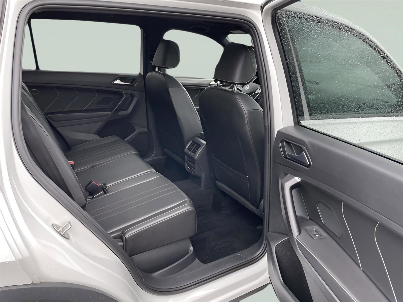 Used 2022 Volkswagen Tiguan SE R-Line image 20