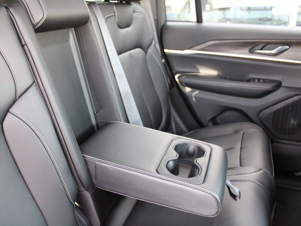 New 2025 Jeep Grand Cherokee Limited w/ Trailer Tow Package image 26