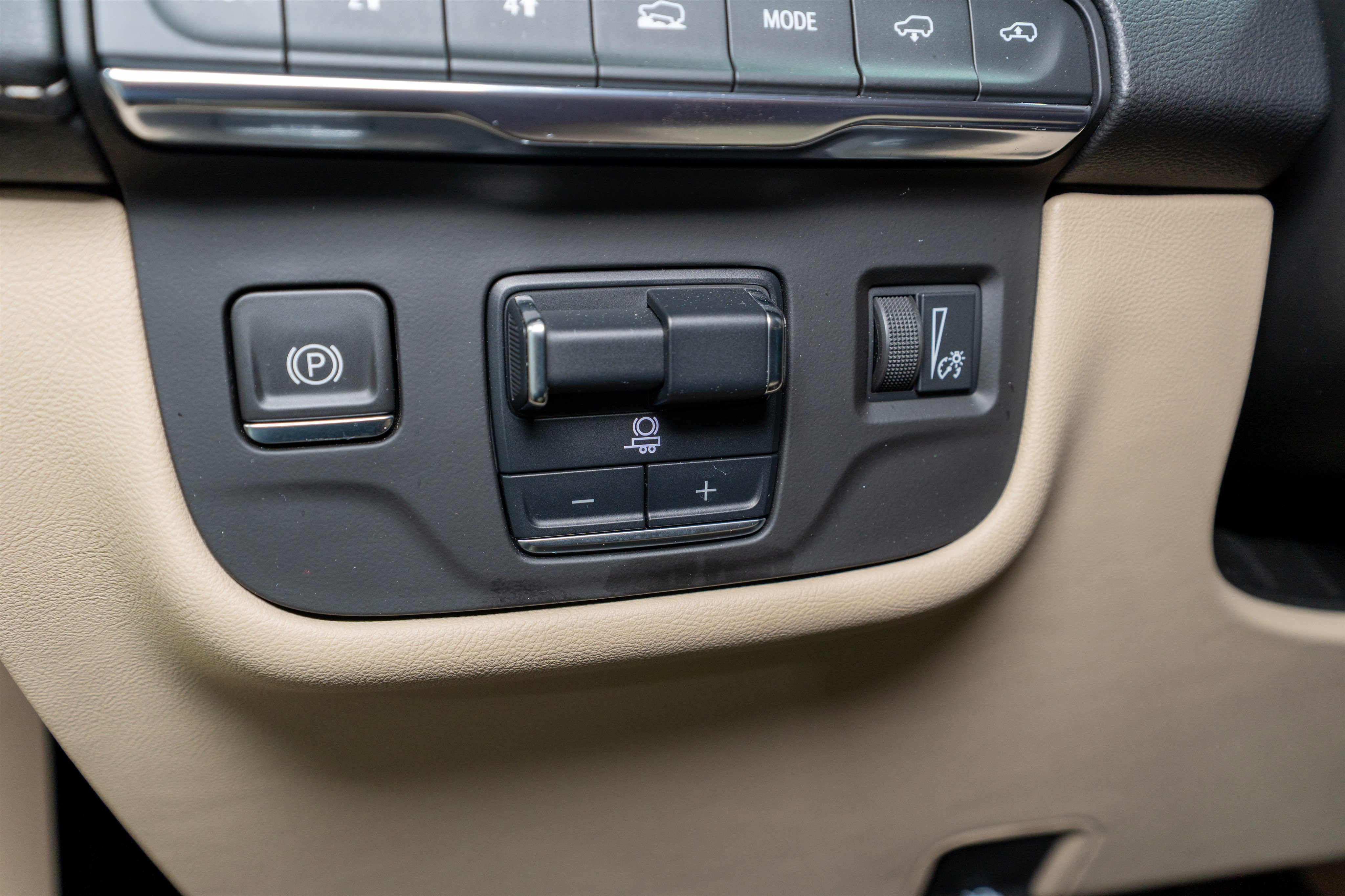 Used 2021 Cadillac Escalade Premium Luxury w/ Driver Assist Tech Package image 37