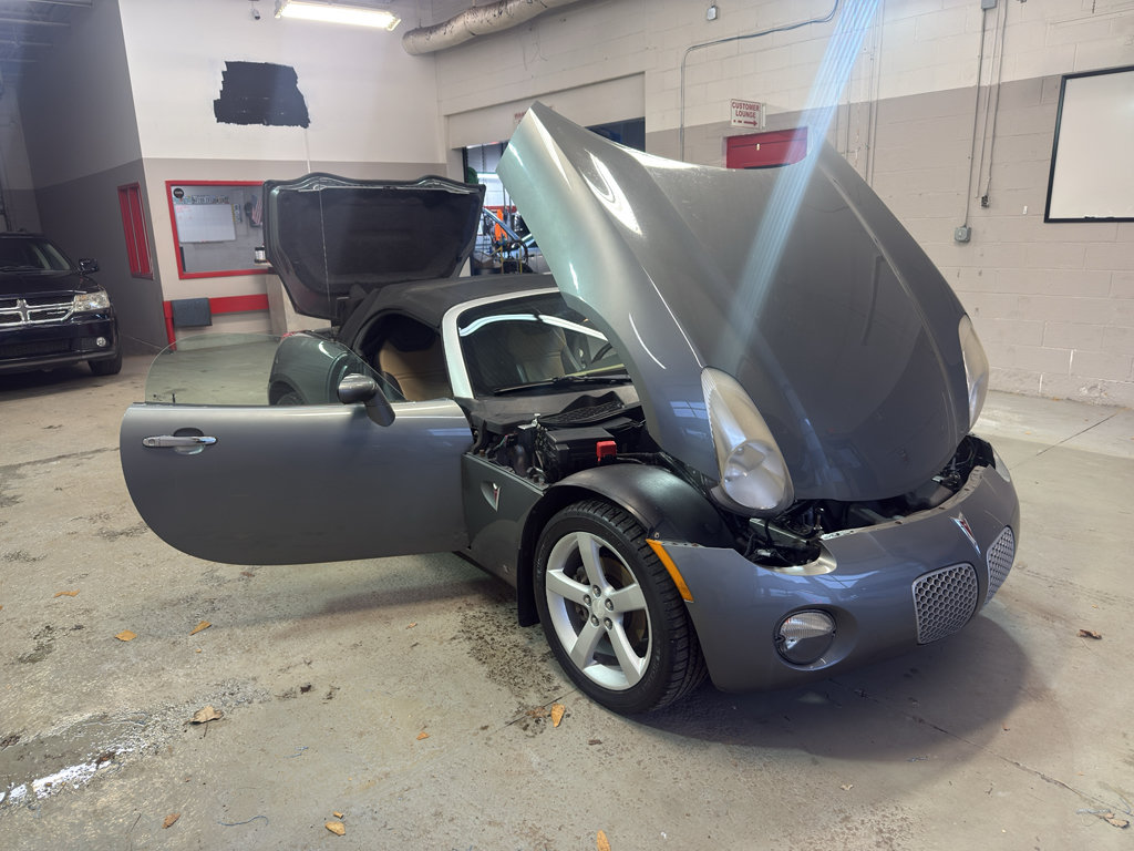 Used 2006 Pontiac Solstice Convertible w/ Premium Package RWD image 10