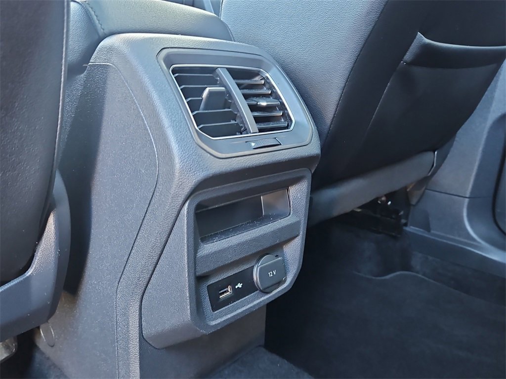 Used 2018 Volkswagen Tiguan SE w/ Panoramic Sunroof Package image 29