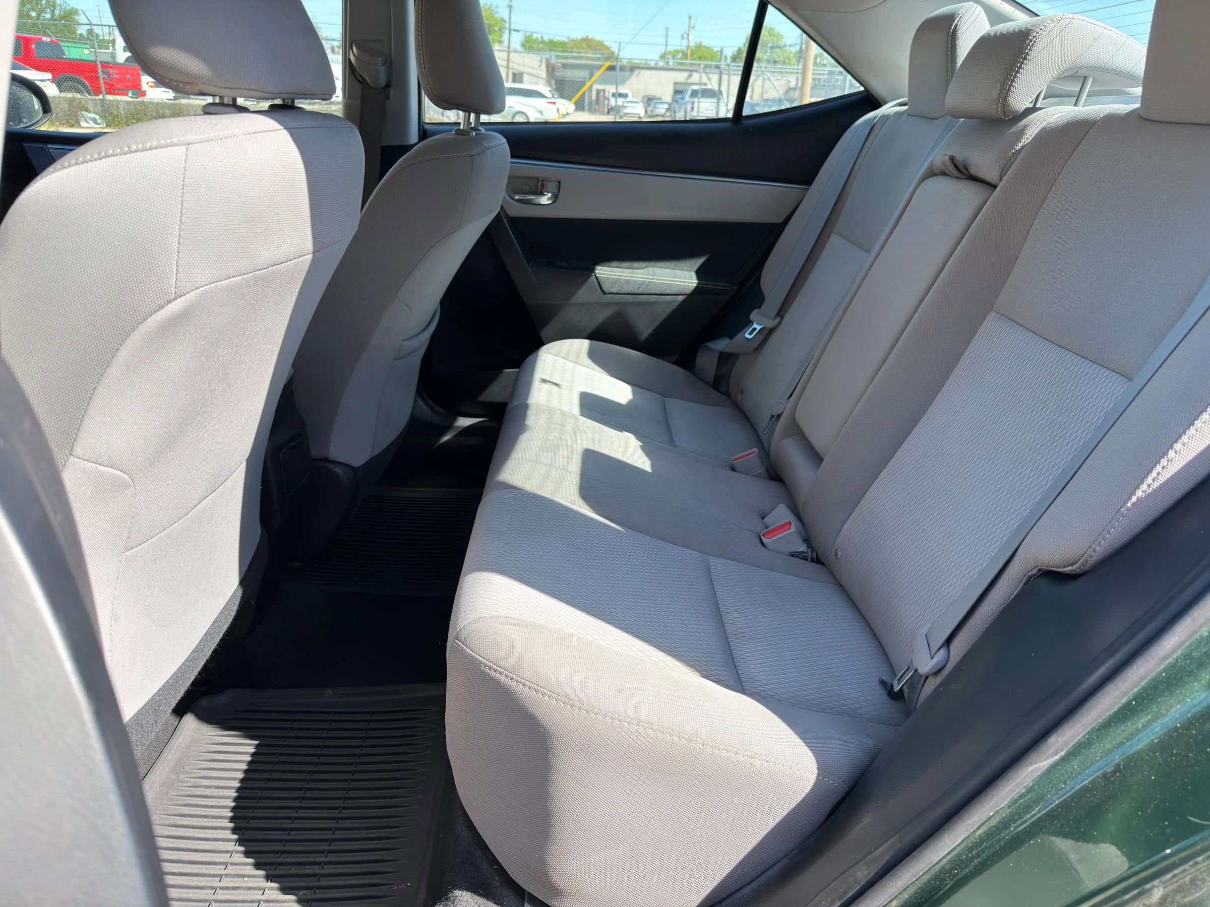 Used 2016 Toyota Corolla LE FWD image 17