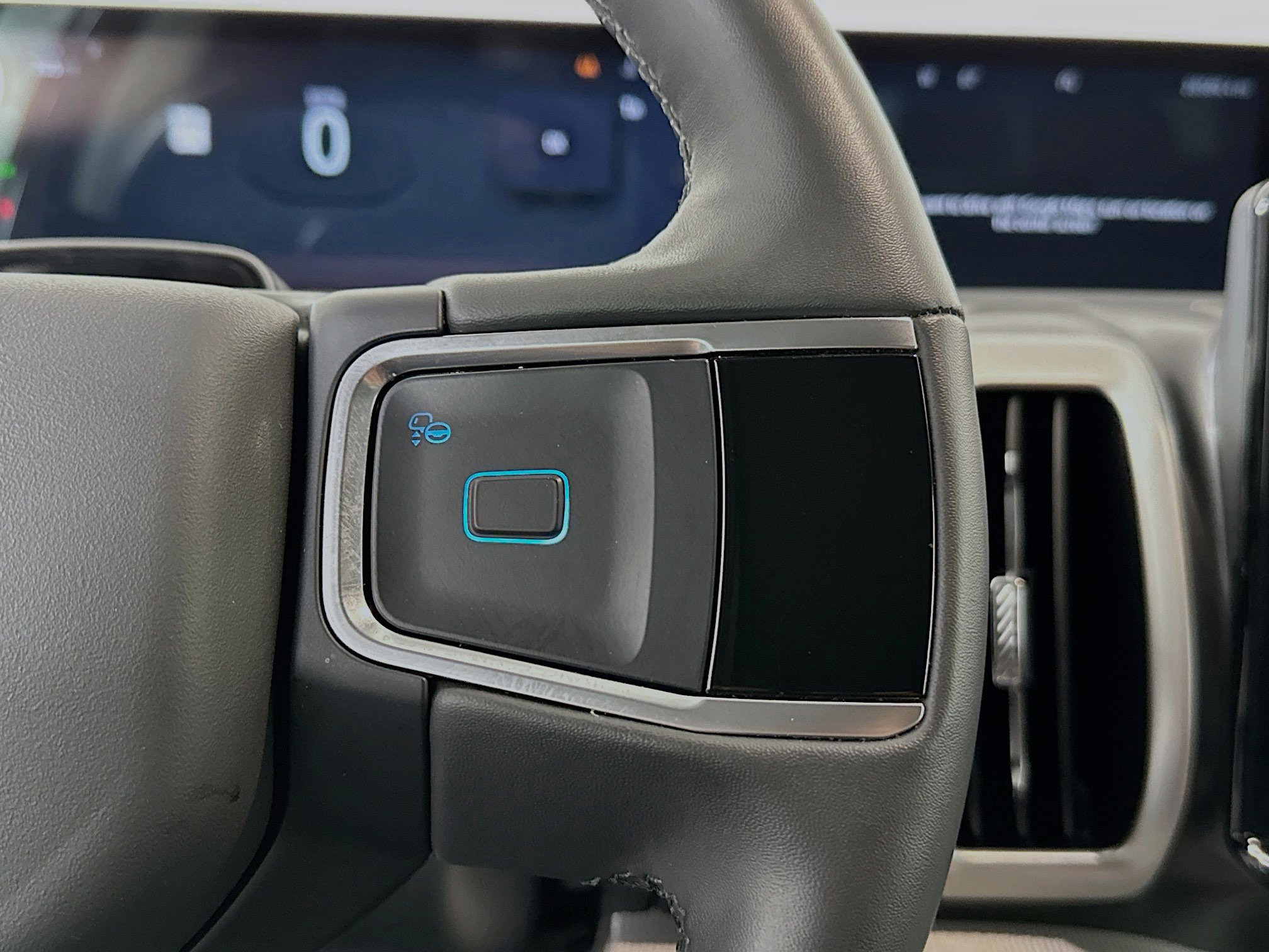 Used 2025 Ford Expedition Active image 17