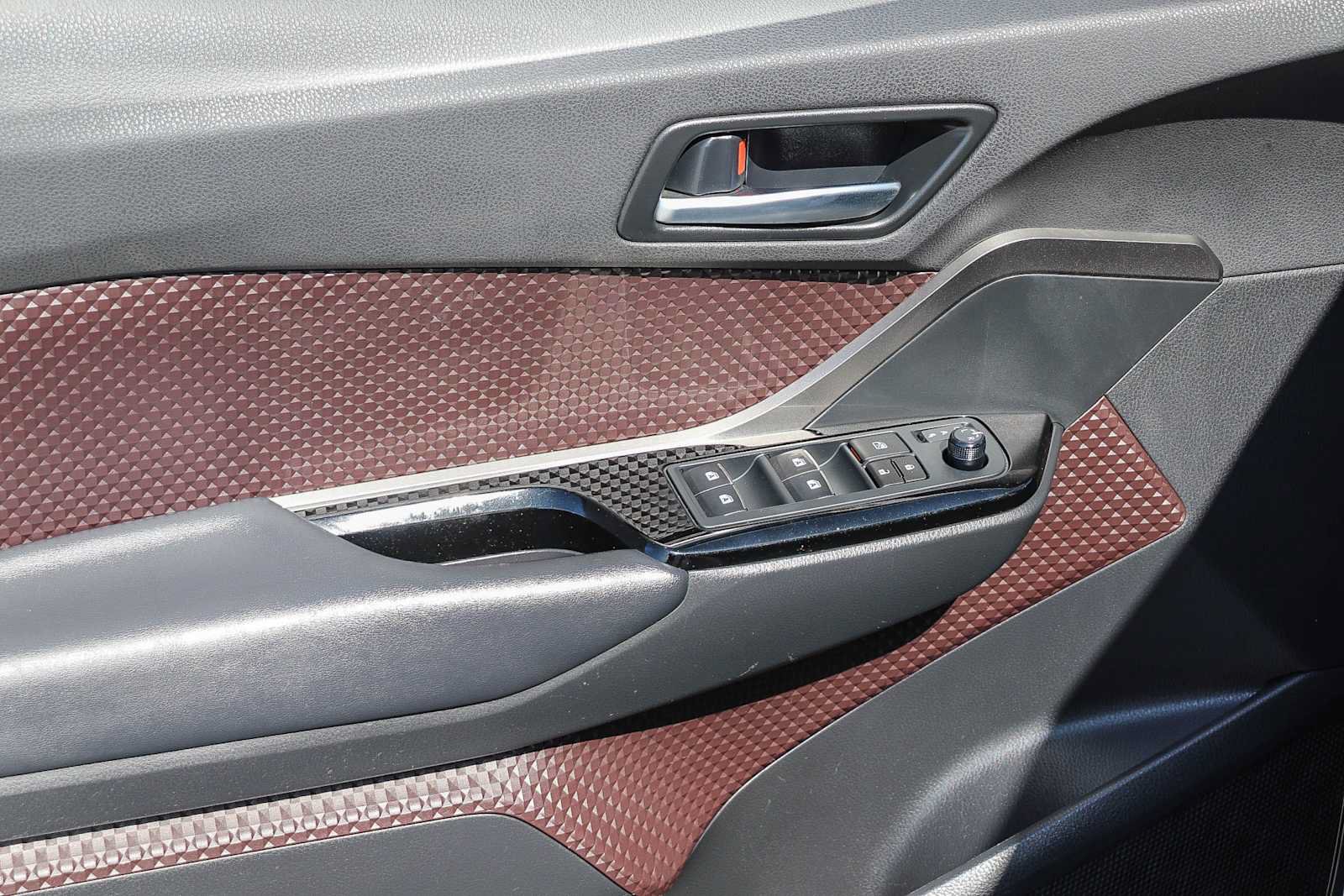 Used 2019 Toyota C-HR Limited FWD image 22