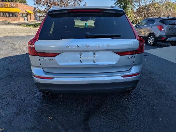 Used 2018 Volvo XC60 T5 Momentum w/ Vision Package AWD/4WD image 9
