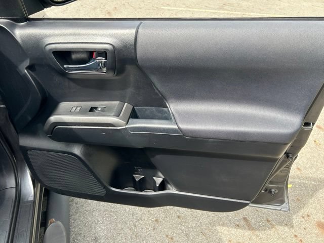 Used 2017 Toyota Tacoma TRD Sport w/ Tow Package (A/T) AWD/4WD image 34