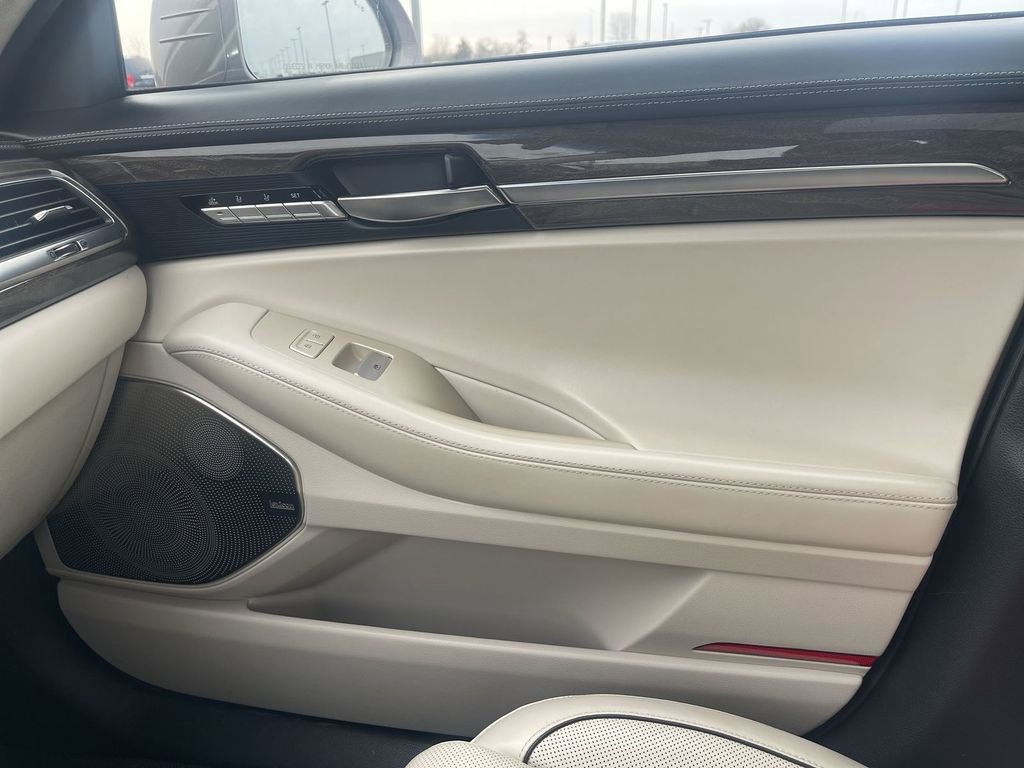 Used 2018 Genesis G90 5.0 Ultimate image 32