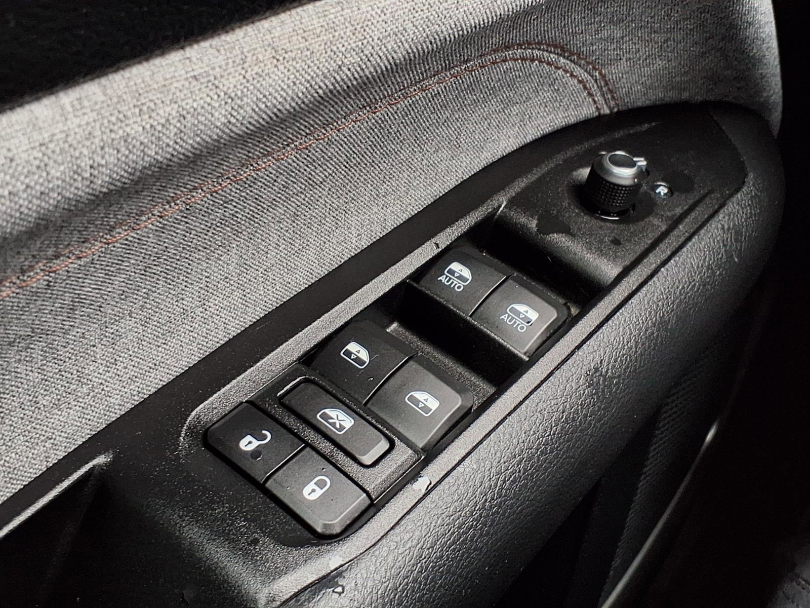 Used 2022 Jeep Compass Latitude AWD/4WD image 12