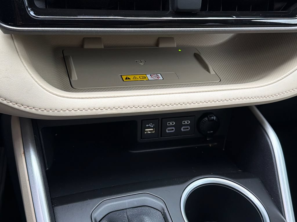 Used 2023 Toyota Highlander XLE AWD/4WD image 31