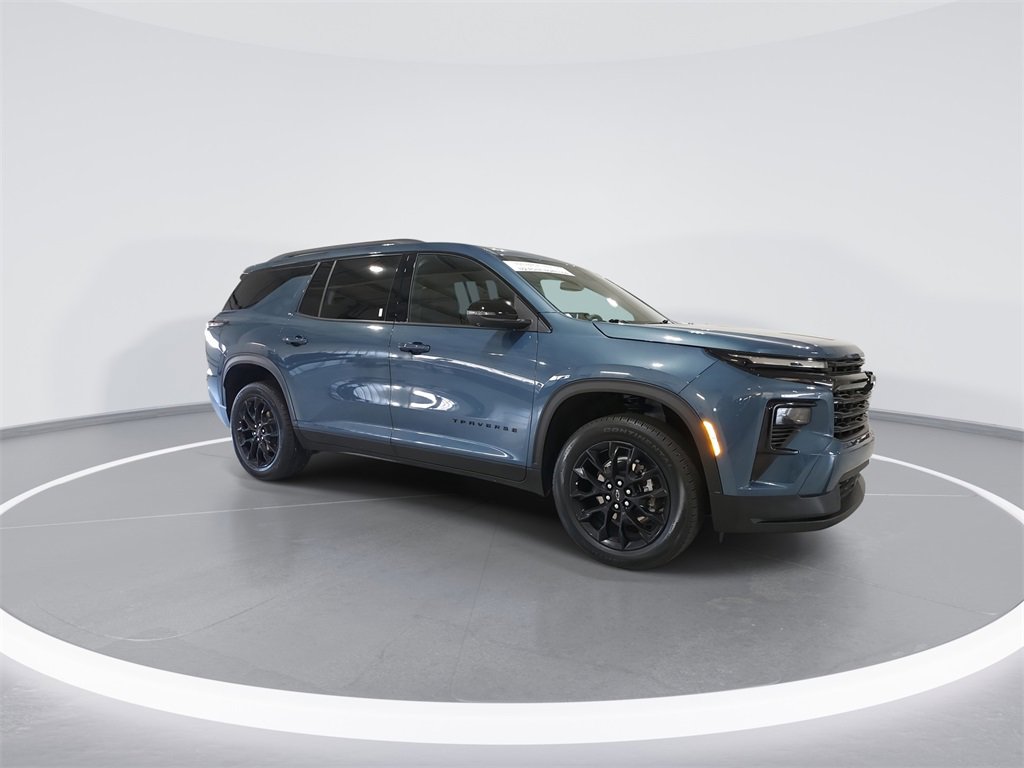 Used 2025 Chevrolet Traverse LT w/ Midnight/Sport Edition image 2