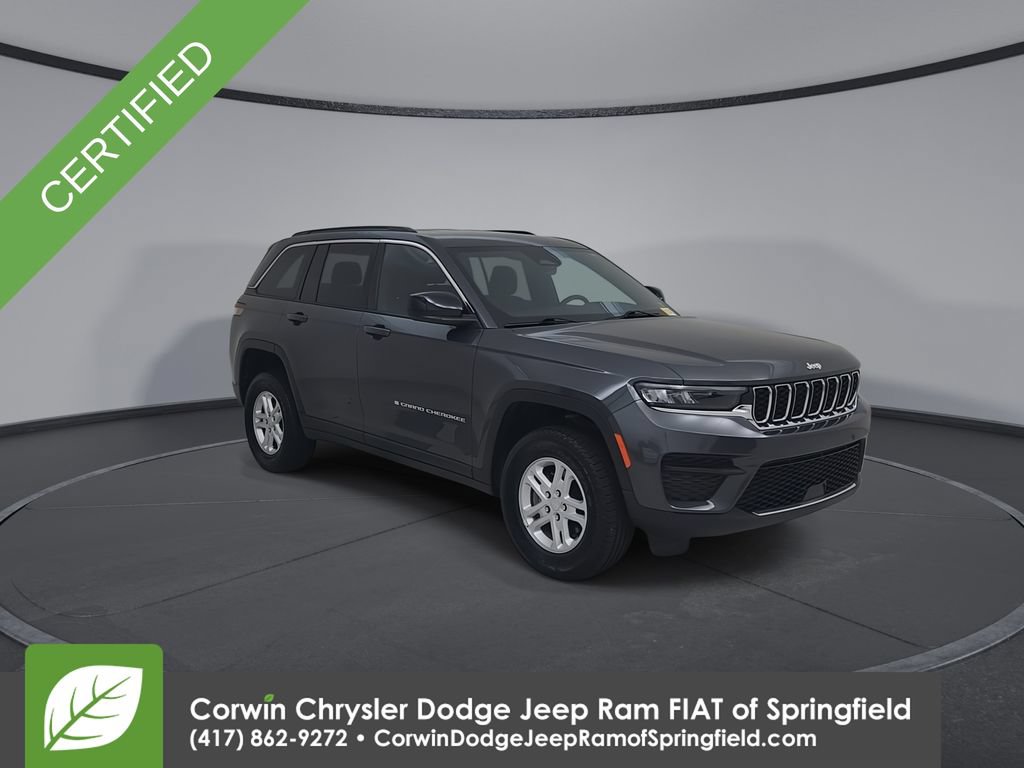 Used 2025 Jeep Grand Cherokee Laredo w/ Luxury Tech Group I AWD/4WD image 3