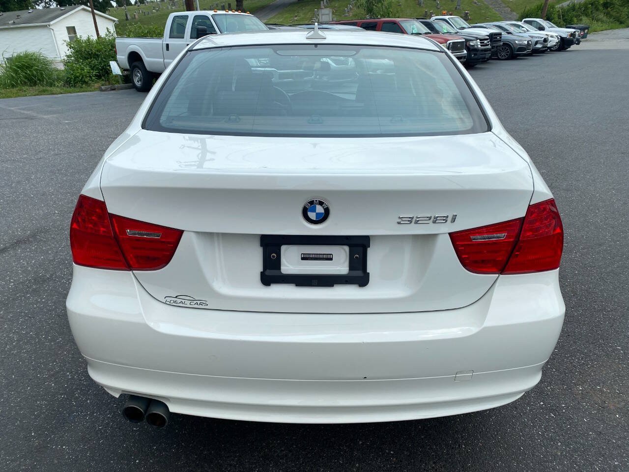 Used 2011 BMW 328i xDrive Sedan w/ Premium Pkg 2 AWD/4WD image 4