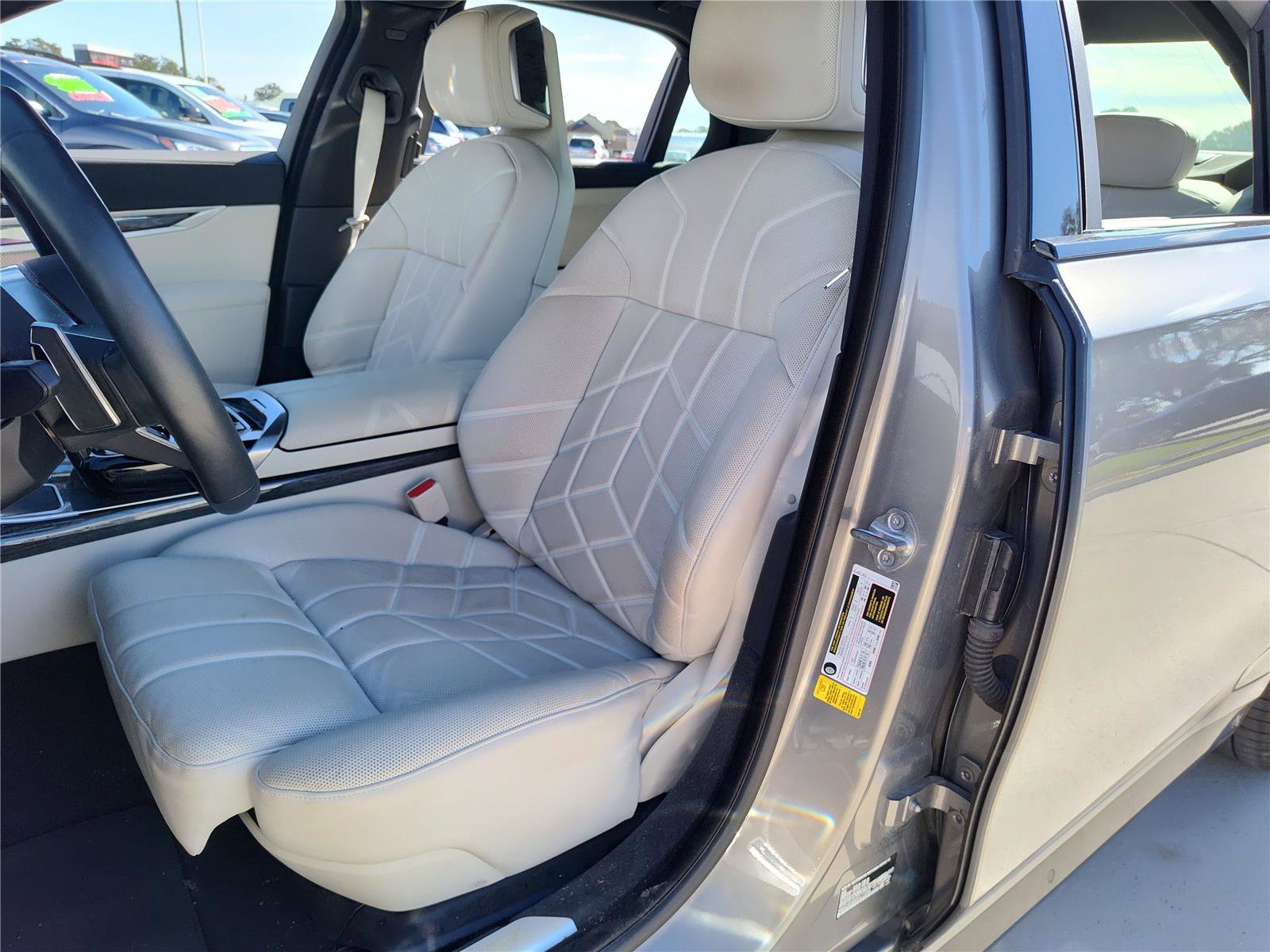 Certified 2023 BMW 740i w/ Executive Package image 15