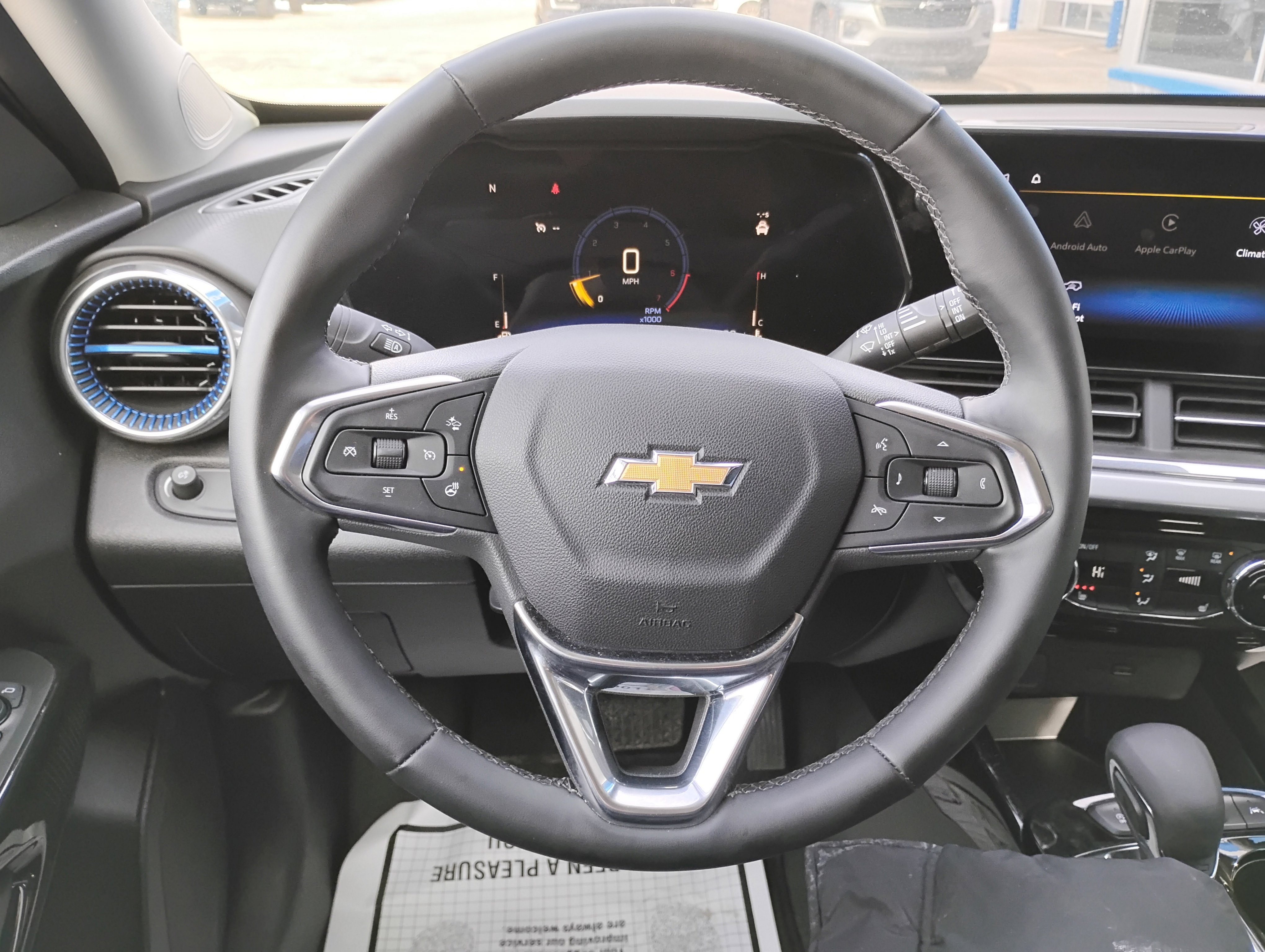 Used 2025 Chevrolet Trax LT w/ LT Convenience Package image 9