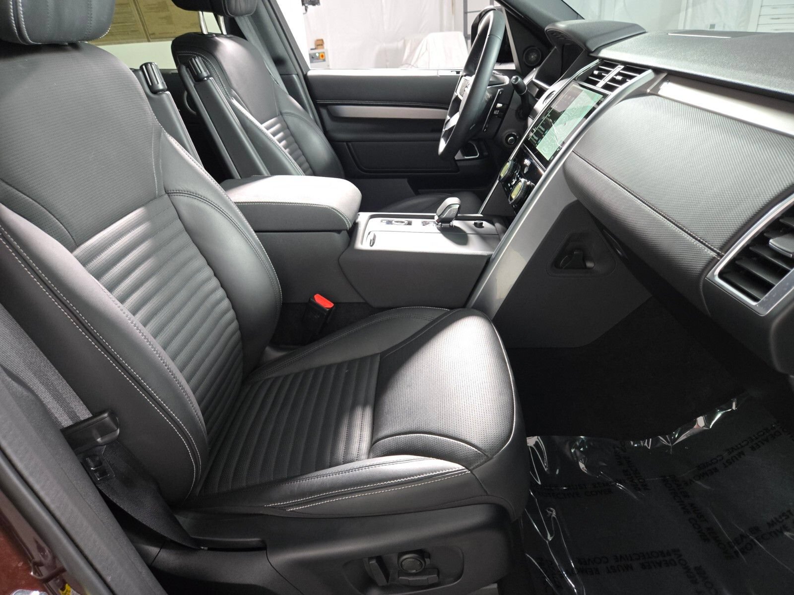 Used 2026 Land Rover Discovery Limited Edition AWD/4WD image 3