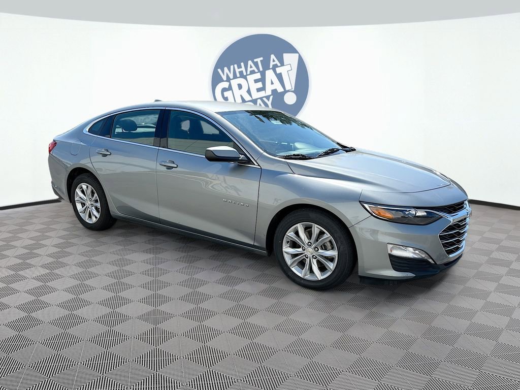 Used 2025 Chevrolet Malibu LT FWD image 3
