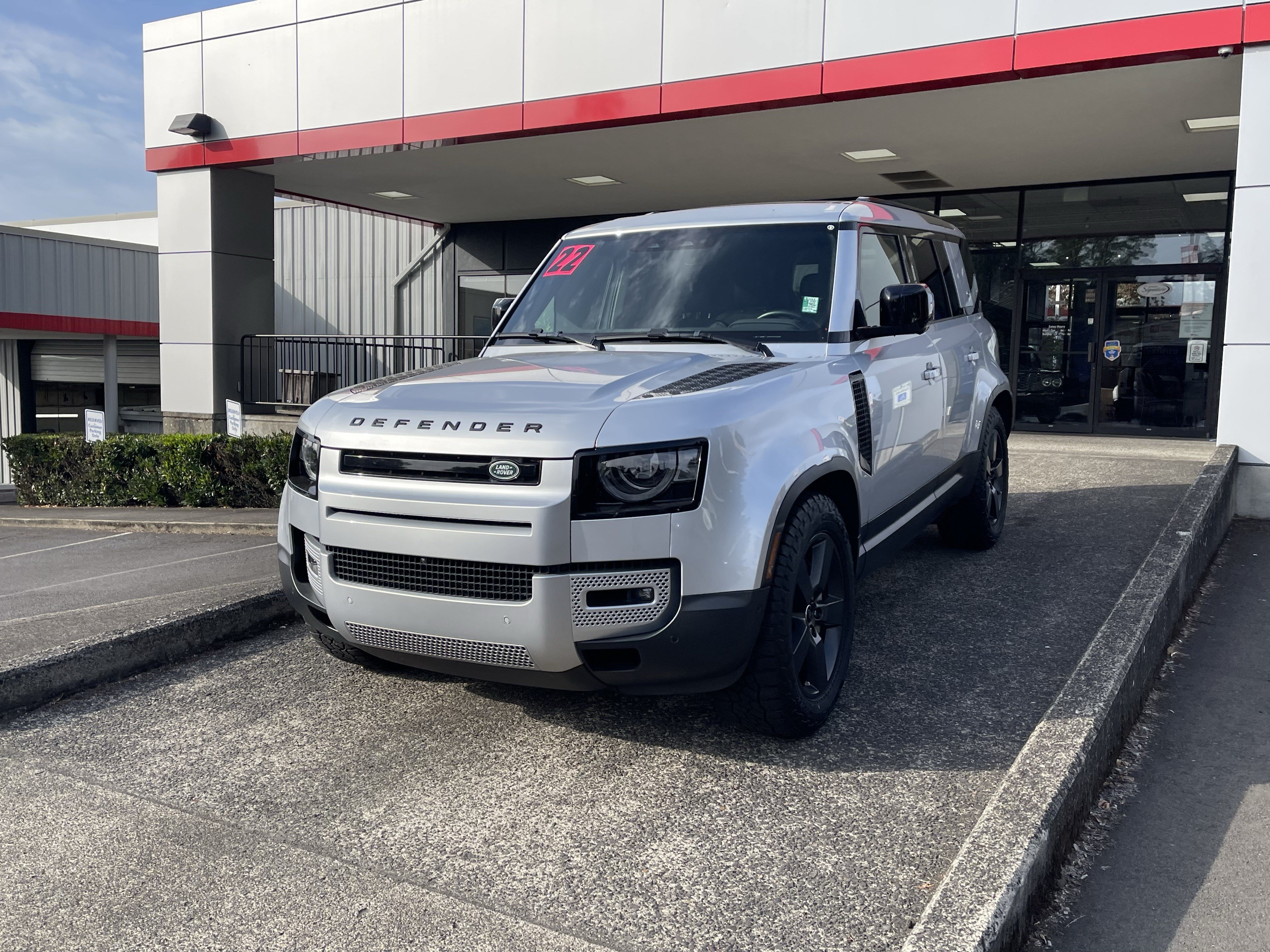Used 2022 Land Rover Defender 110 SE AWD/4WD image 3