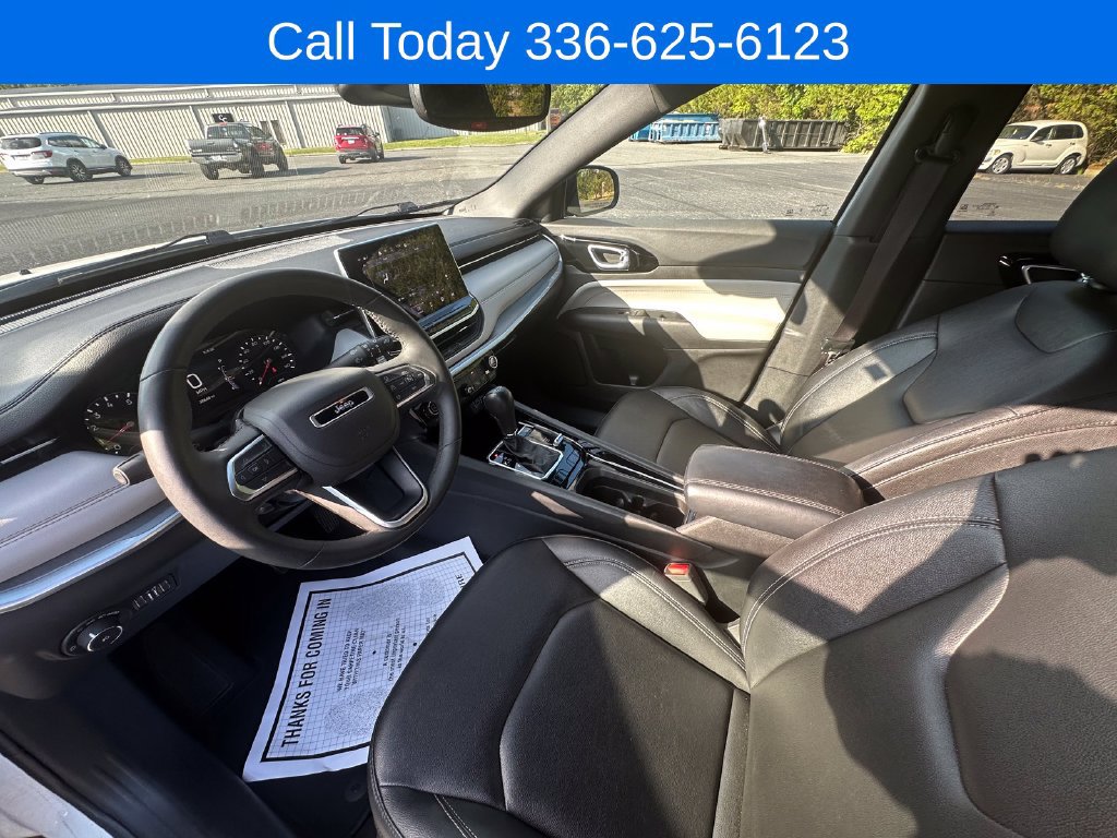 Used 2025 Jeep Compass Limited AWD/4WD image 17