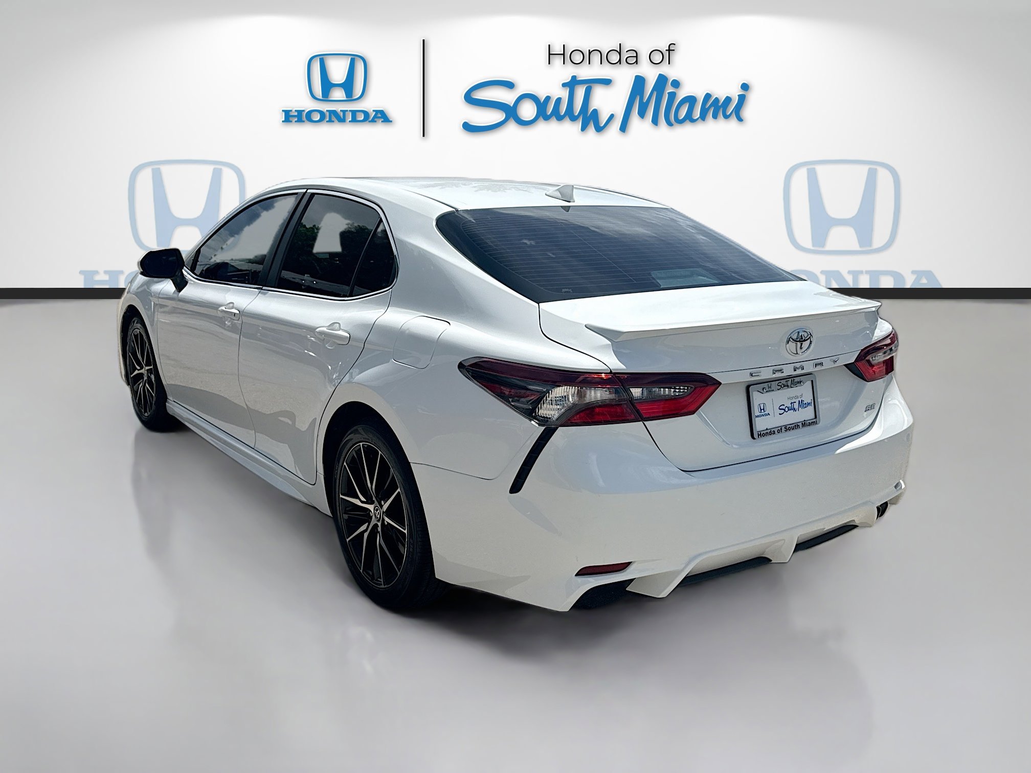 Used 2021 Toyota Camry SE FWD image 5