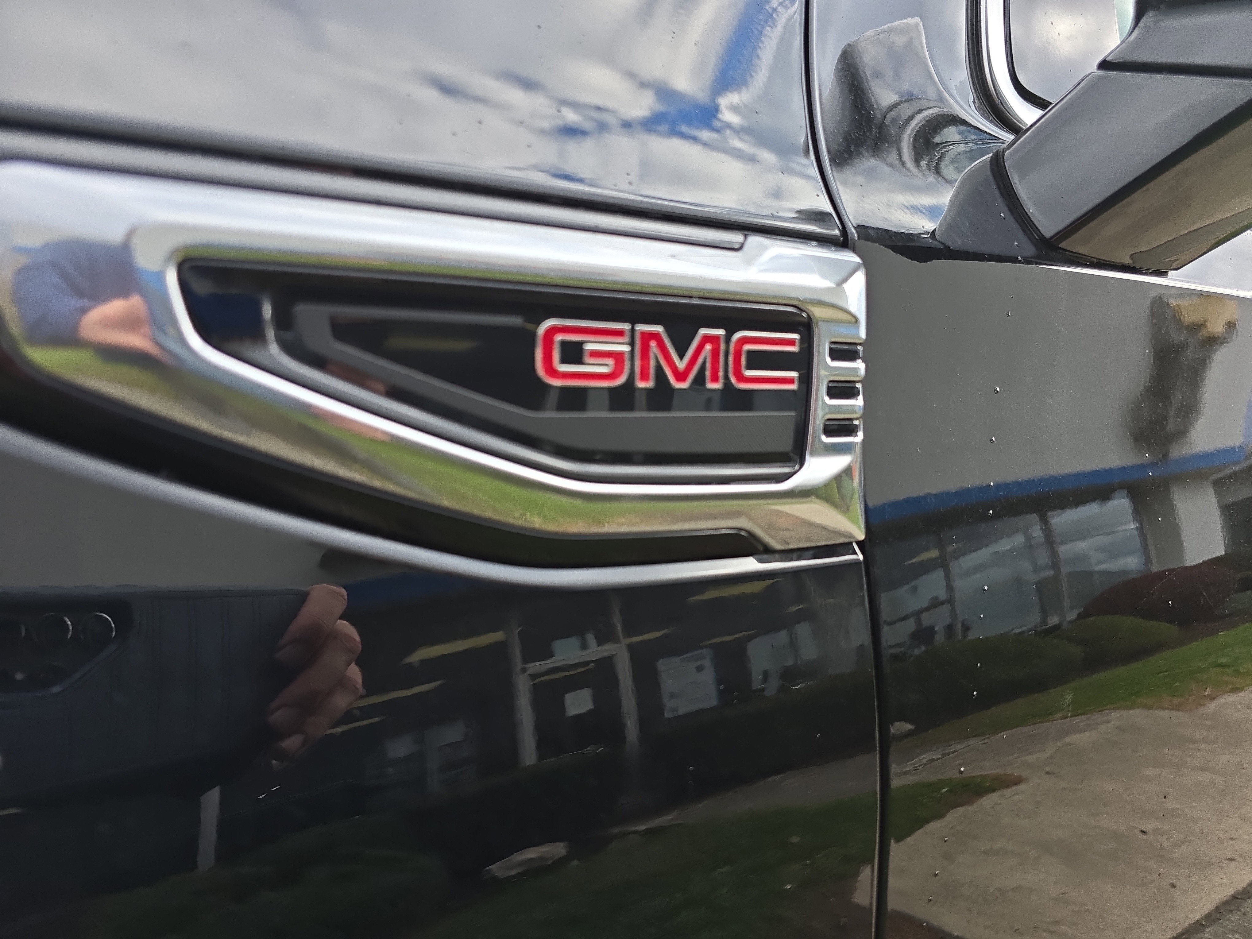 New 2026 GMC Yukon Denali w/ Denali Reserve Package image 12