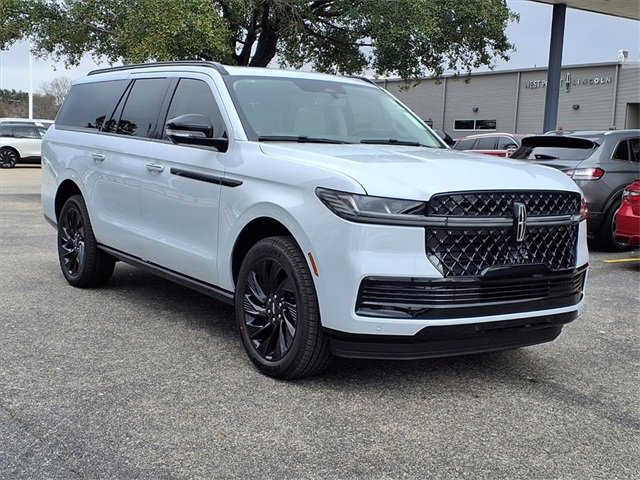New 2026 Lincoln Navigator L Reserve w/ Jet Appearance Package image 3
