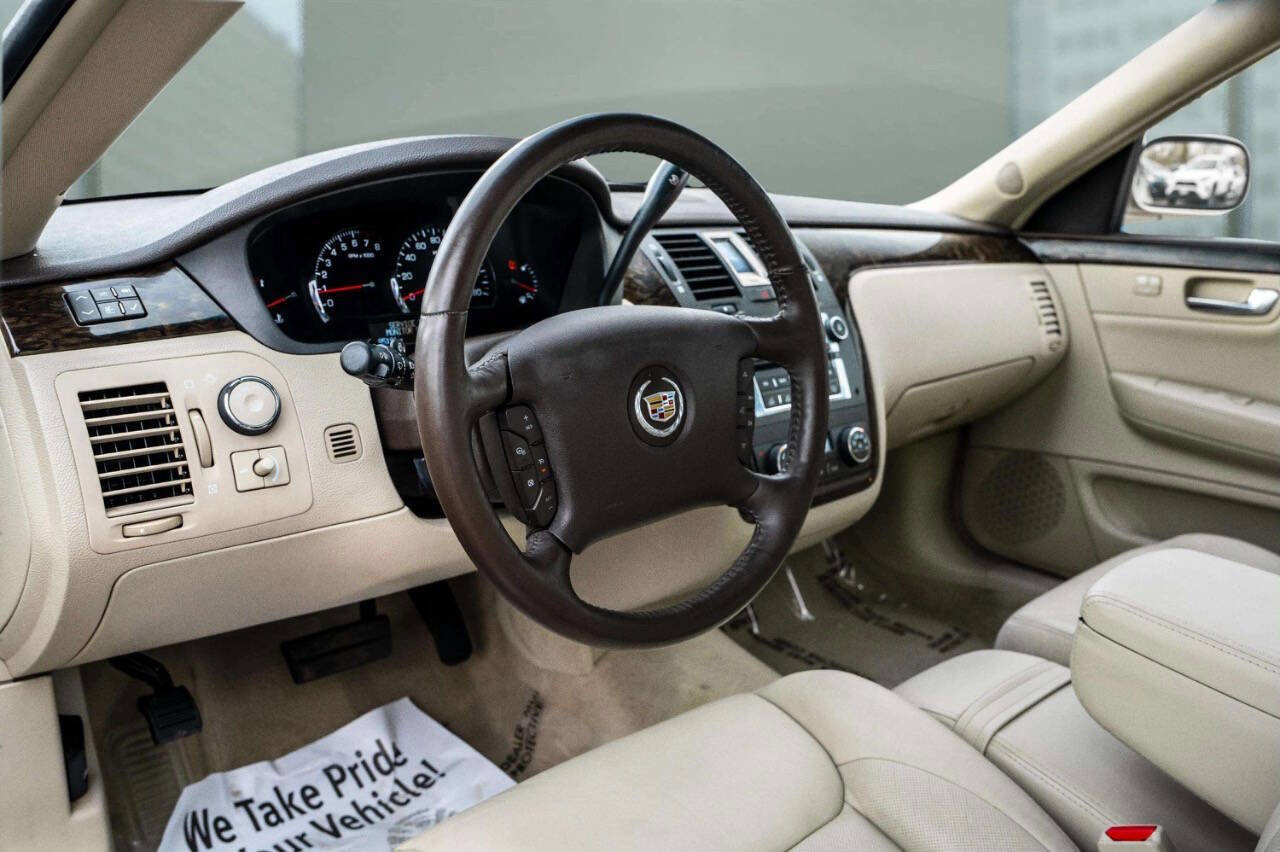 Used 2008 Cadillac DTS Luxury II w/ Sun And Sound Package image 10