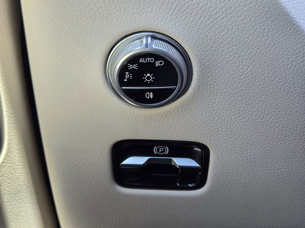 Used 2025 Mercedes-Benz GLC 300 image 27